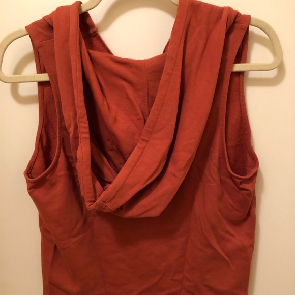 Peach cropped vest hoodie - Picture 3 of 3